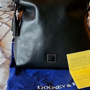 NWT 🦆The Cutest Dooney and Bourke 🦆 Twist strap Leather hobo bag